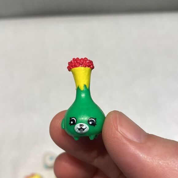 Shopkins Lot Set Bundle - Picture 3 of 4